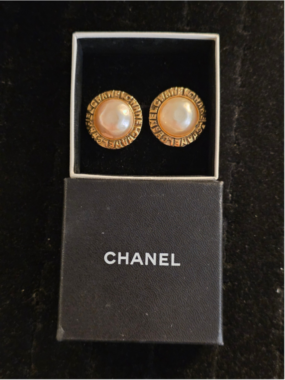 RARE 1983 Chanel 24K Gold Plated Spell-Out Pearl Clip Earrings Karl Lagerfeld - Picture 7 of 7